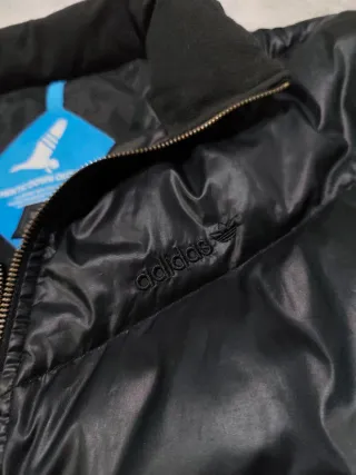 Chaqueta Adidas Plumas Y2K Negra