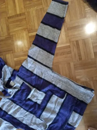 Poncho talla M morado y gris