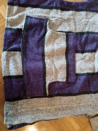 Poncho talla M morado y gris