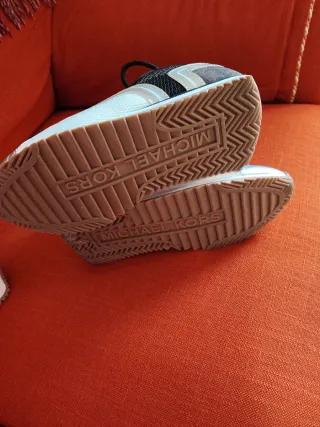 Zapatillas Michael Kors Negras y Plateadas