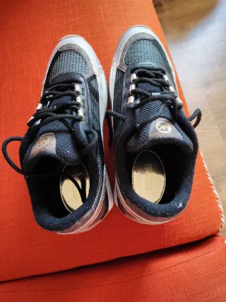 Zapatillas Michael Kors Negras y Plateadas