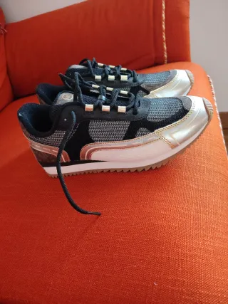 Zapatillas Michael Kors Negras y Plateadas