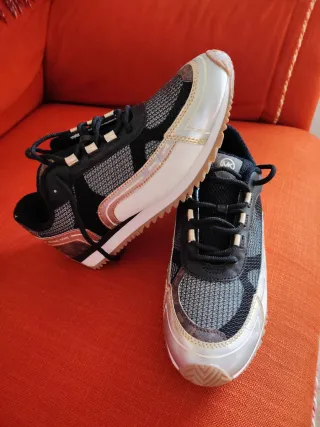 Zapatillas Michael Kors Negras y Plateadas