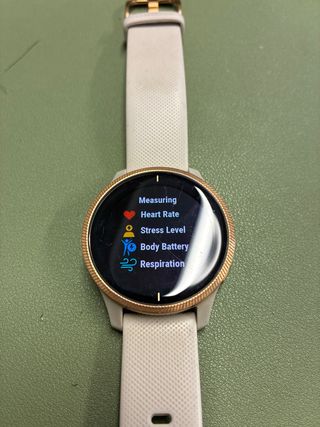Garmin Venu Dorado y Beige