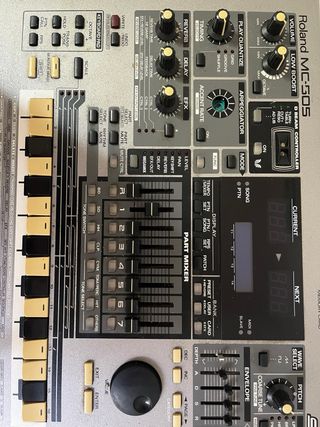 Roland MC-505 Groovebox Sintetizador
