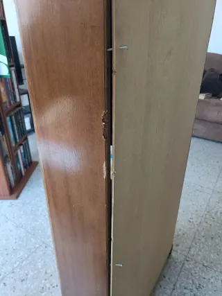 Estantería de madera usada