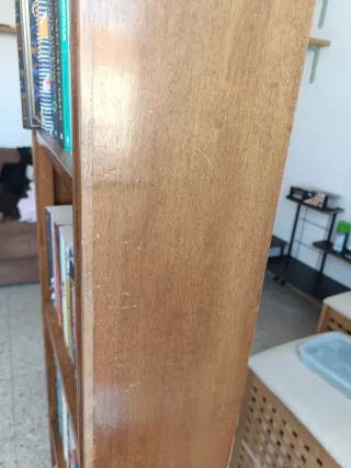 Estantería de madera usada