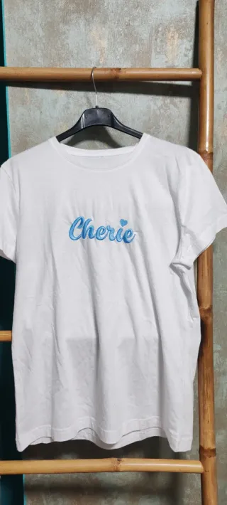 Camiseta Cherie bordada