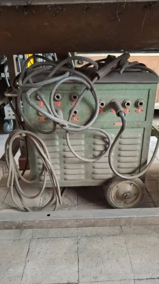 Máquinas de soldar KEMPPI y SERRA