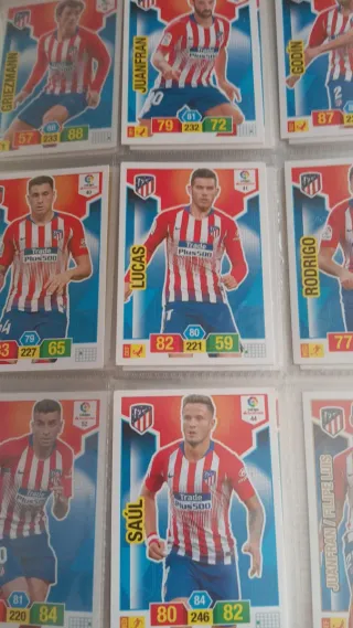 Álbum Adrenalyn 2018/19 + 300 cromos sin repertir