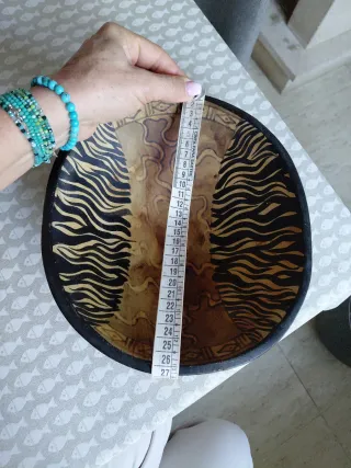 Cuenco africano de madera decorado