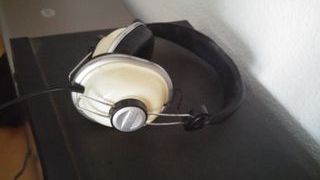 Auriculares Vintage Beige y Negro
