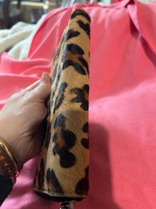 Cartera con estampado de leopardo
