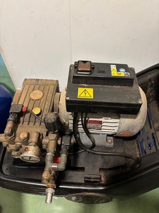 Hidrolimpiadora industrial Aqua.