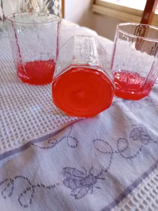 Juego 3 vasos de agua rojos