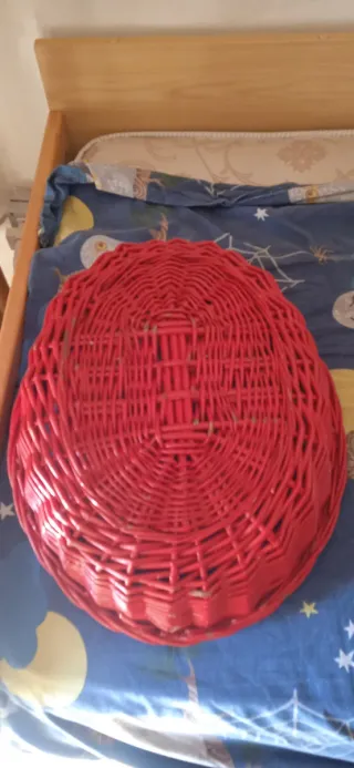 Cestino in vimini rosso