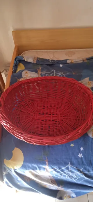 Cestino in vimini rosso