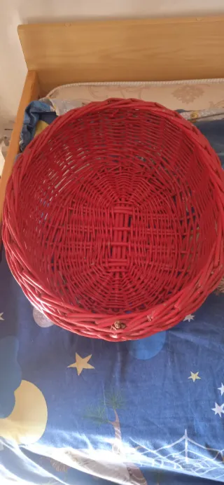 Cestino in vimini rosso
