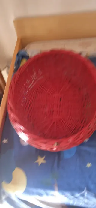 Cestino in vimini rosso