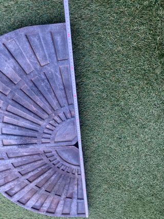 Base para sombrilla de piedra y metal