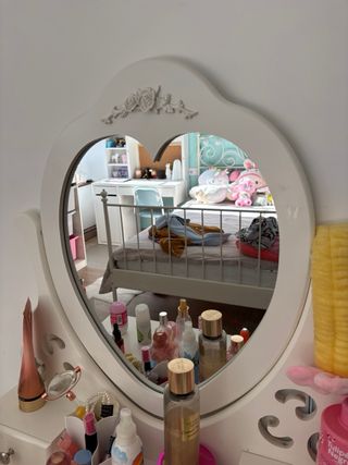 Tocador blanco con espejo