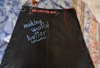 Falda Desigual Negra con Detalles Multicolor