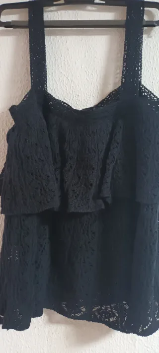 Top negro punto volante