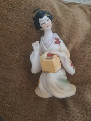 Figura antigua de porcelana