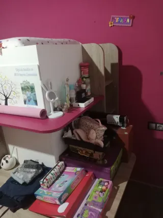 Mueble juvenil con armario y estantería