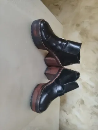 Botas de mujer negras con hebilla