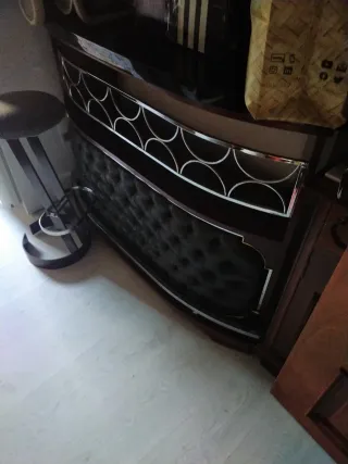 Barra de bar con taburete