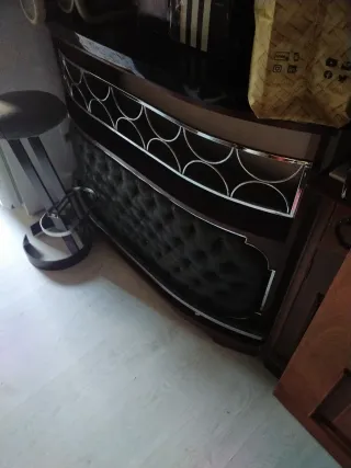 Barra de bar con taburete