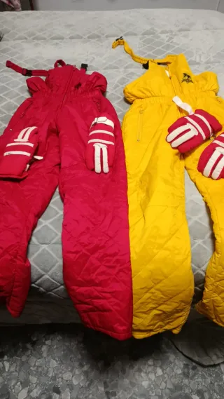 Traje de nieve infantil rojo y amarillo