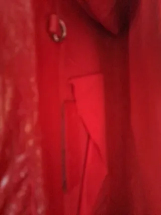 Bolso de mano rojo acolchado