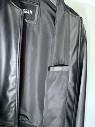 Cazadora Bomber Efecto Piel DR&N Negra