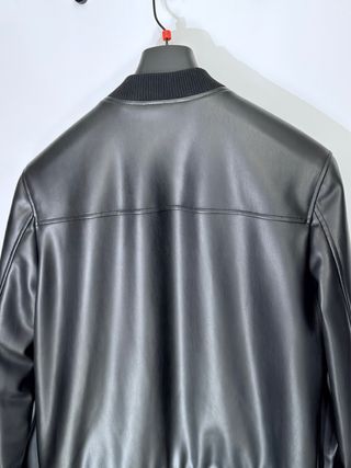 Cazadora Bomber Efecto Piel DR&N Negra