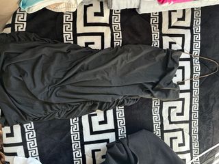 Vestido negro con cadena