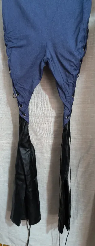 Pantalones con cordones y detalle de cuero