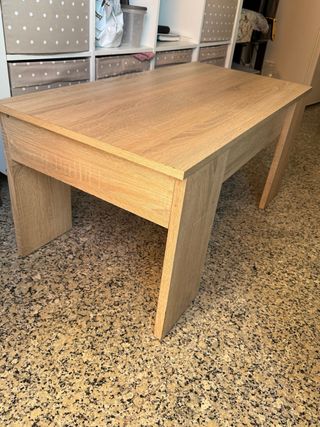 Mesa de salón de madera