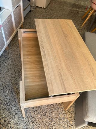 Mesa de salón de madera