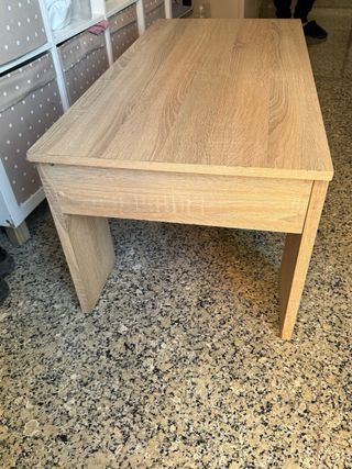 Mesa de salón de madera
