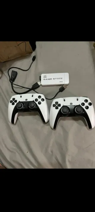 Game Stick 4K PRO con 2 mandos