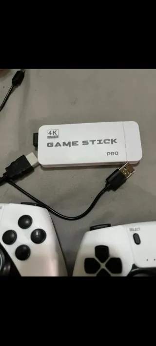 Game Stick 4K PRO con 2 mandos