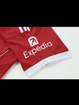 Camisetas y equipaciones de fútbol replica