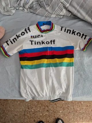 Maillot Ciclismo Tinkoff + Casco + Gafas