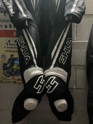 Mono de cuero SHUA talla 56