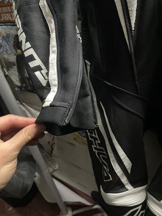 Mono de cuero SHUA talla 56