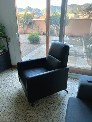 Butaca de piel negra