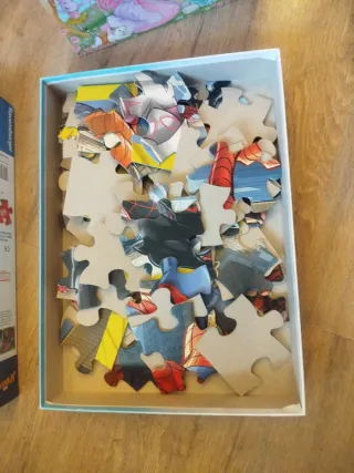 Lote de 2 Puzzles: Spiderman, Princesa Mimi