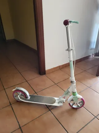 Patinete plegable para adolescente blanco y rosa